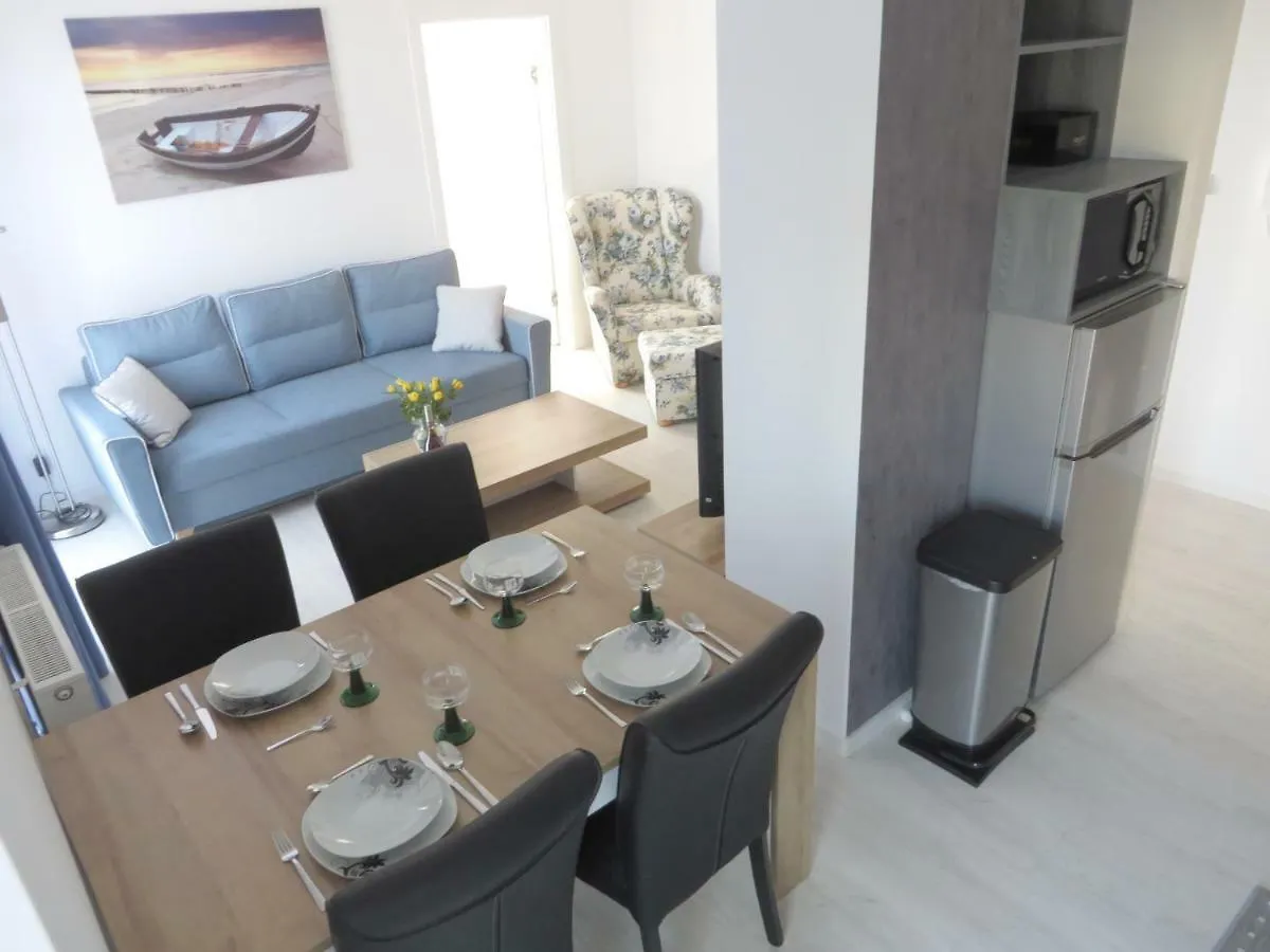 شقة Azure Baltic Apartamenty B&M كولوبرزيغ